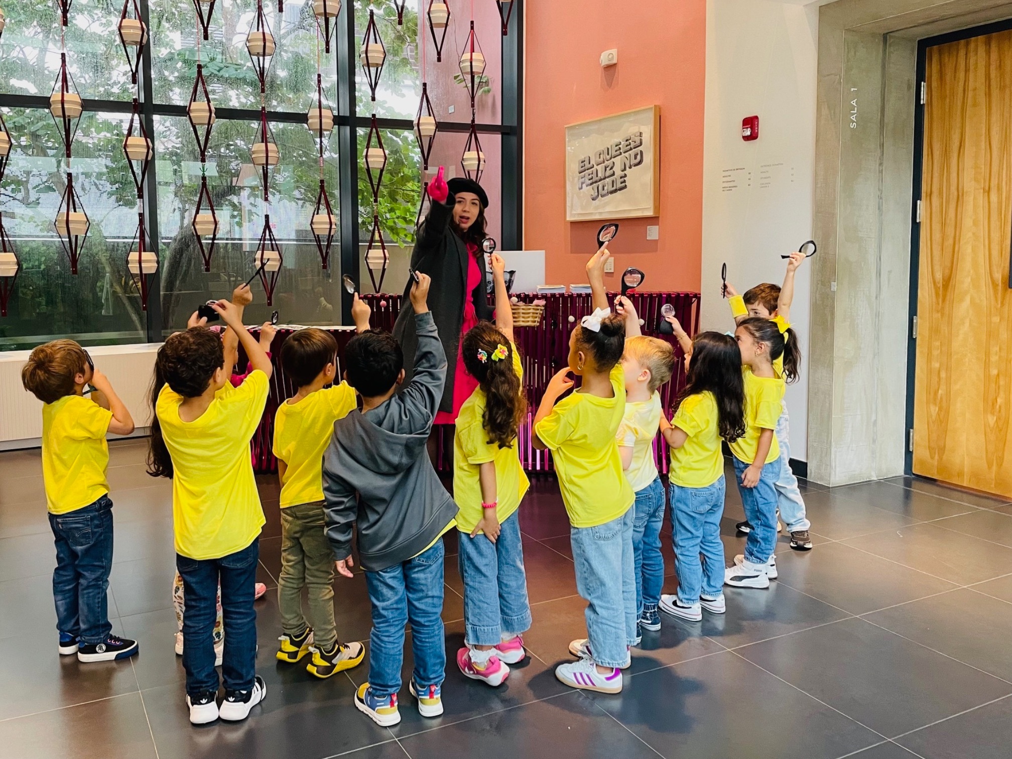 De Aventura con la Detective MADMi